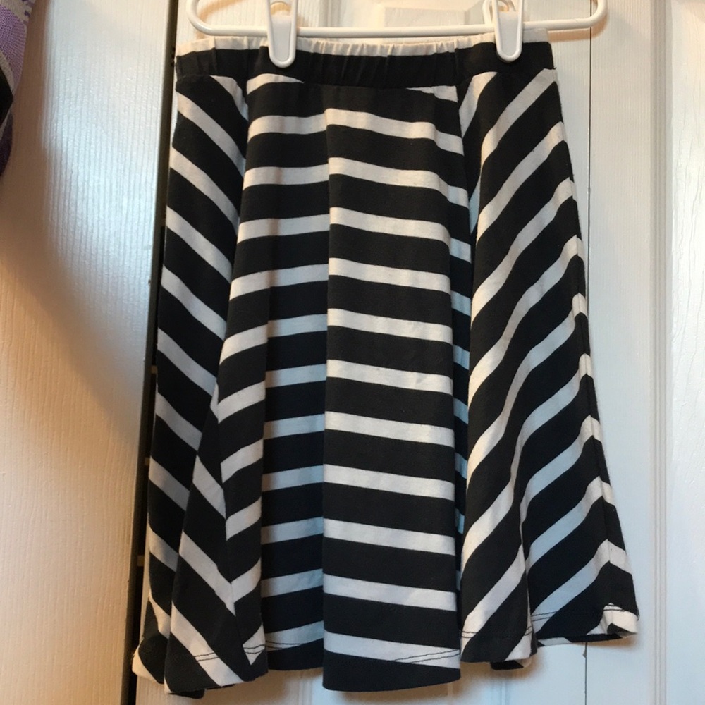 3/$10 Gray and White Striped Skater Skate